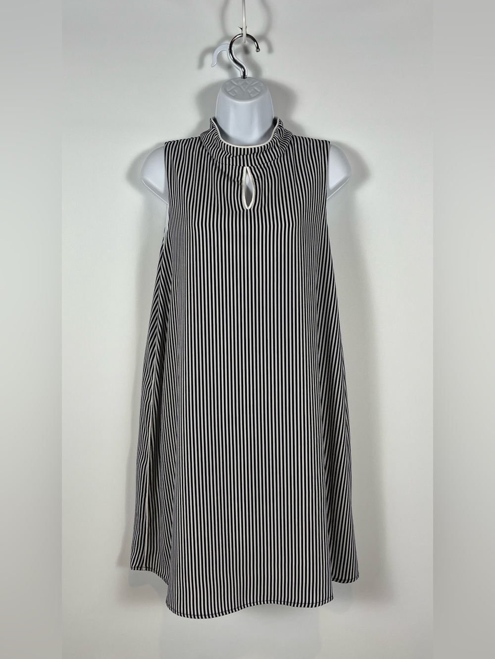 Smak Parlour Sleeveless Striped Mini Dress with Keyhole Neck Size Large NWOT